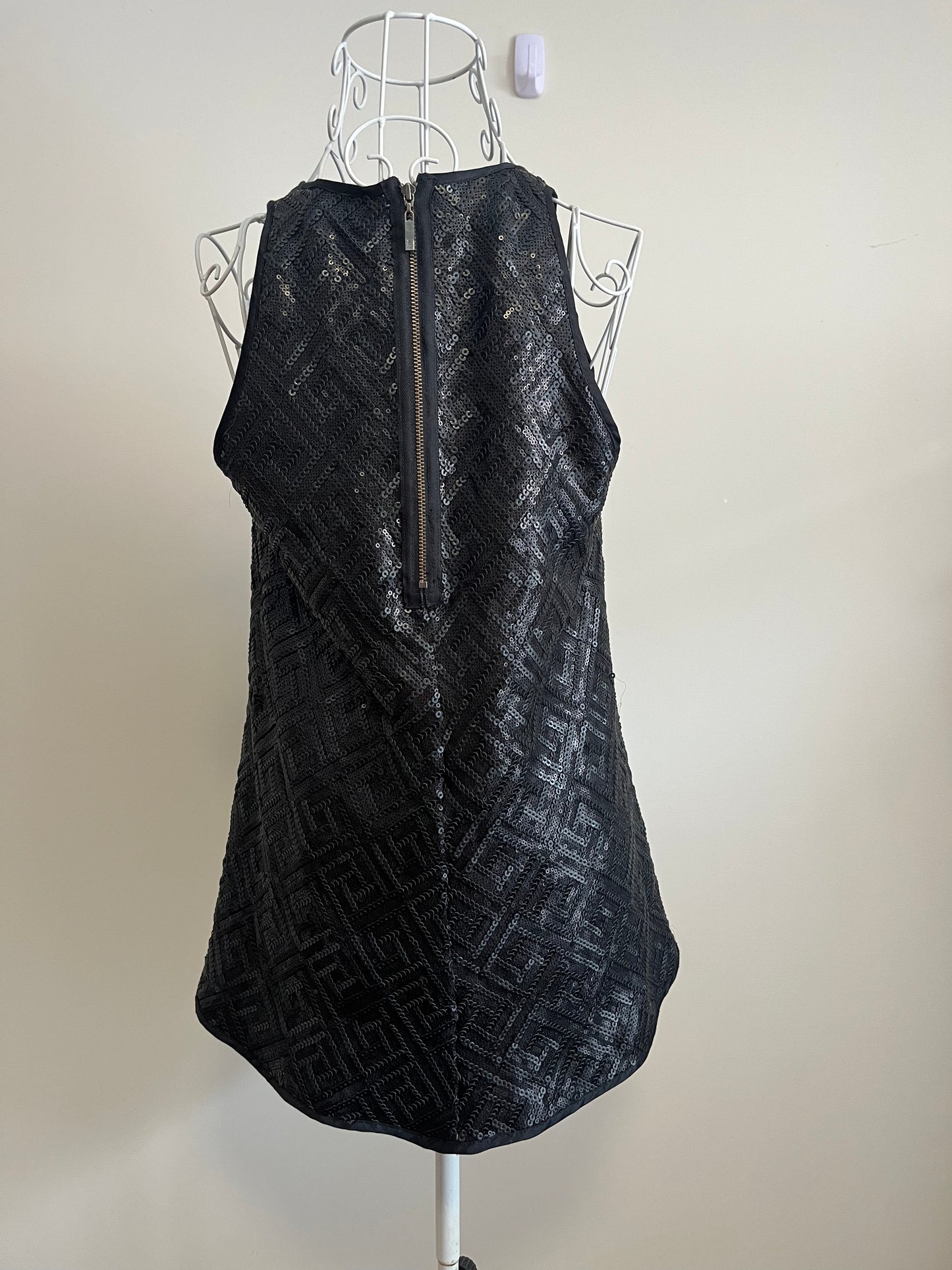Cue Little Black Top Size 8