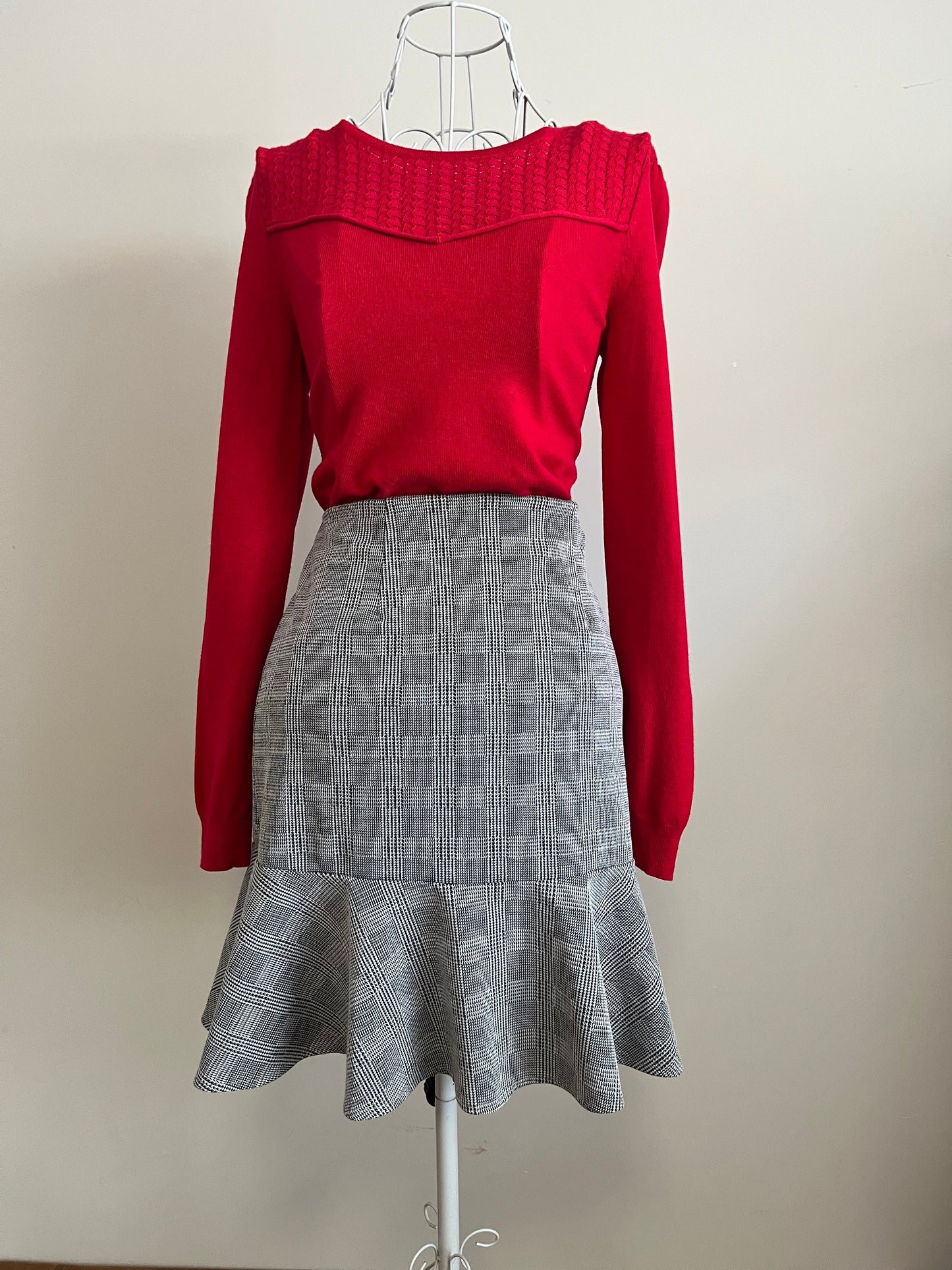 Red Review Jumper Size 8