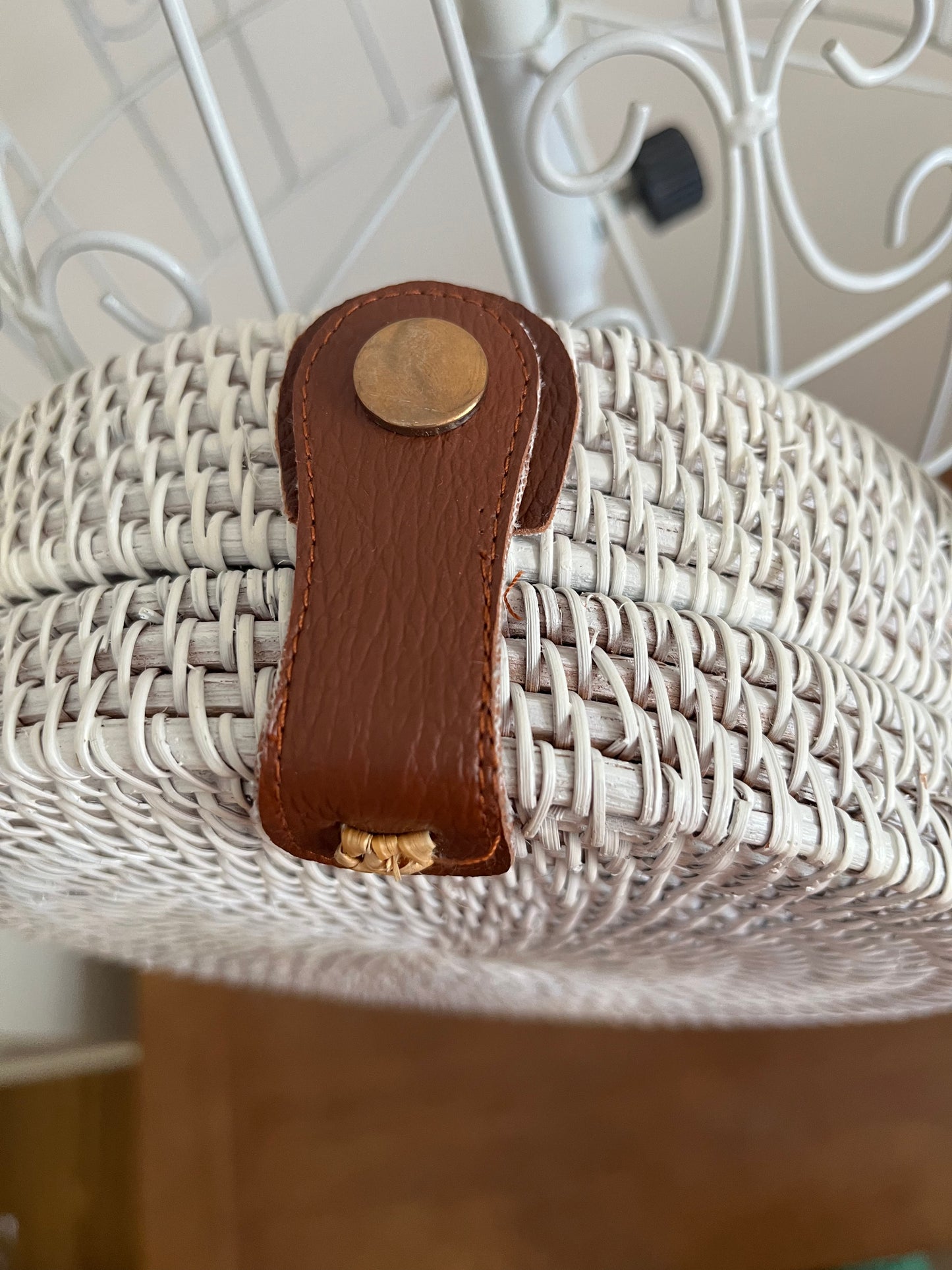 White/Tan Round Cross Body Bag