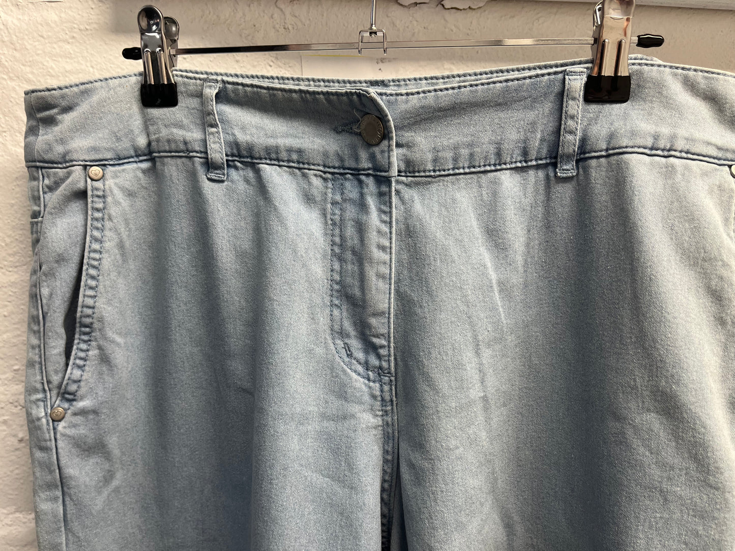 Review Light Blue jeans Size 14